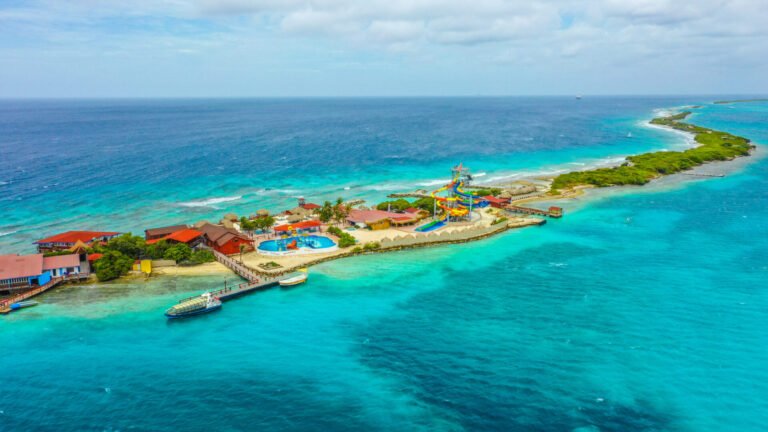 De Palm Island Beach